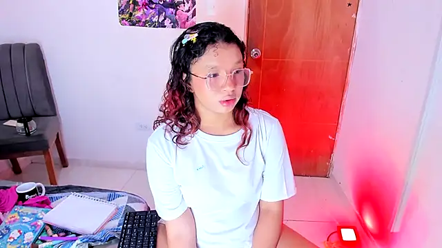 Emily_Coper18's Live XXX Chat