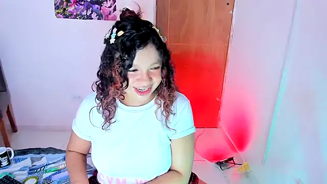 Emily_Coper18のライブXXXチャット
