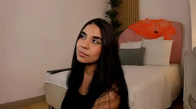 Mara_Betancurt Show in webcam