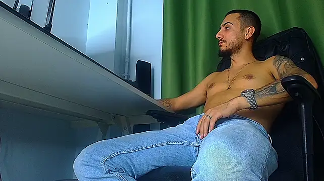AndrewBanner Show in webcam