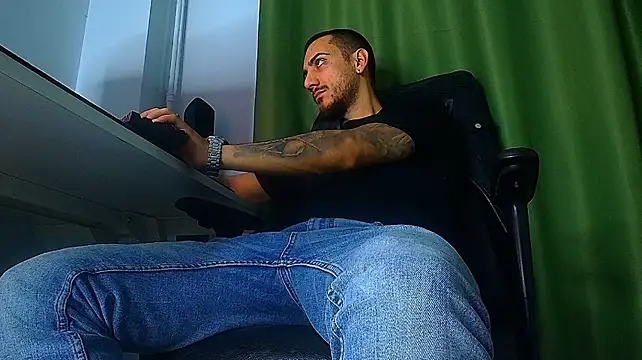 AndrewBanner Webcam show