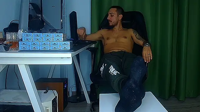 Show modela AndrewBanner na web-kameri