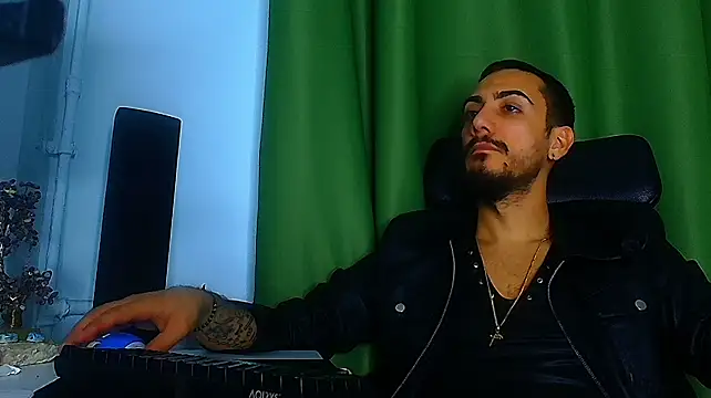 ArroganceKING: διαδικτυακό σόου στην κάμερα