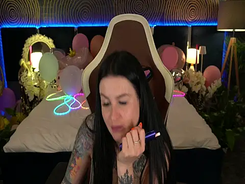 AmberDismond Adlı Modelin Canlı XXX Sohbeti