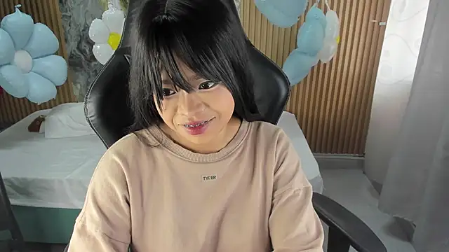 Lili_16 Live XXX-Chat