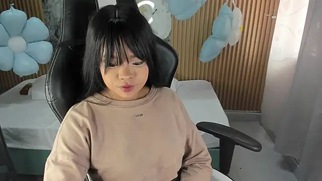 Lili_16's Webcam Show