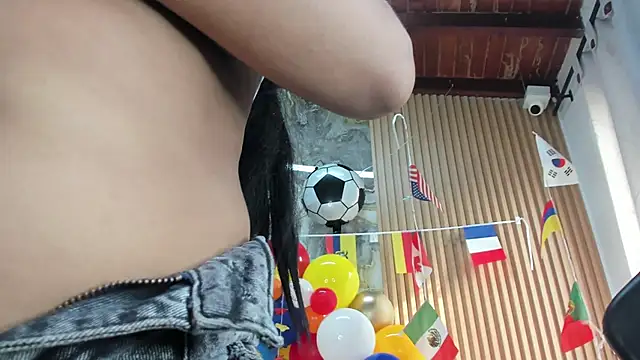 Lili_16 Adlı Modelin Canlı XXX Sohbeti