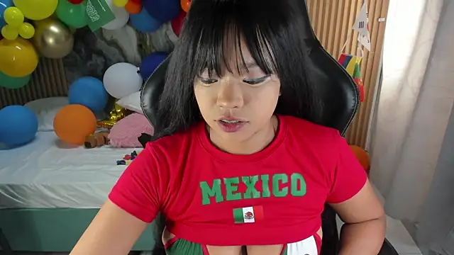 Lili_16's Webcam Show