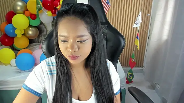 Lili_16 Show in webcam