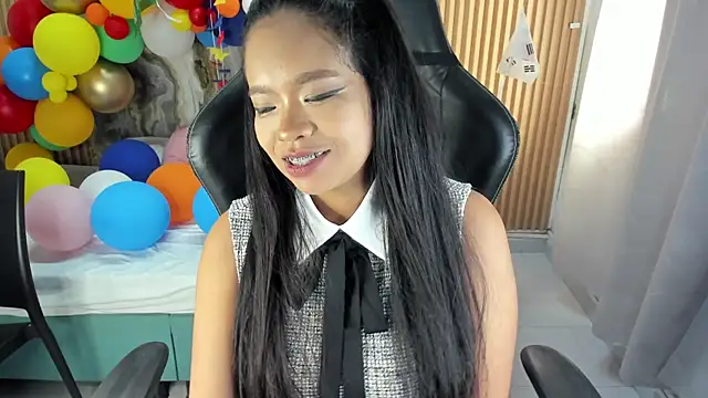 Lili_16's Webcam Show