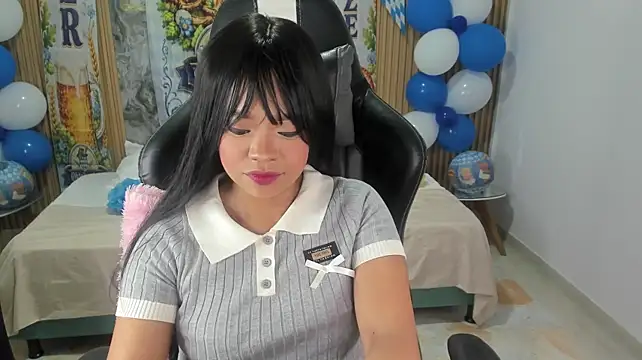 Lili_16's Webcam Show