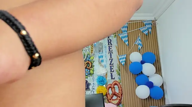 Lili_16 Show in webcam