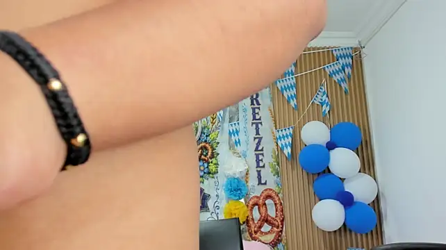 Pertunjukan Kamera Web Lili_16