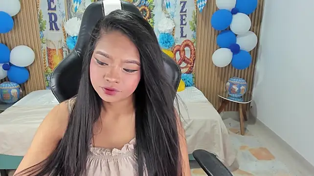 Lili_16's Webcam Show