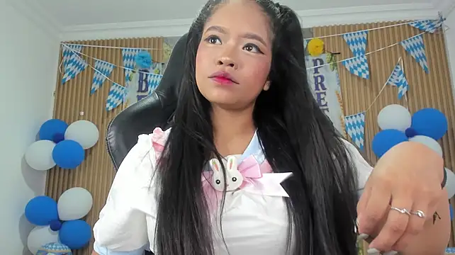 Lili_16 élő XXX-chatje