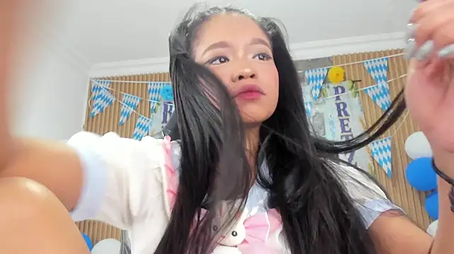 Lili_16's Webcam Show