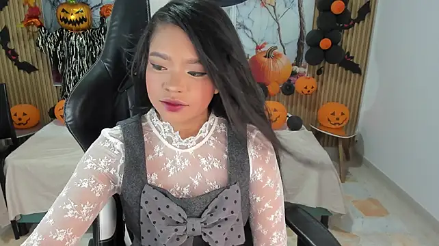 Lili_16 élő XXX-chatje