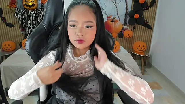 Lili_16's Webcam Show