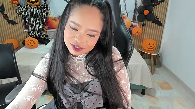 Lili_16 élő XXX-chatje