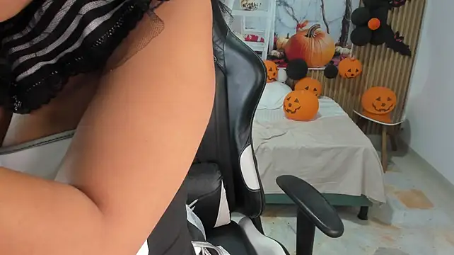 Lili_16's Webcam Show