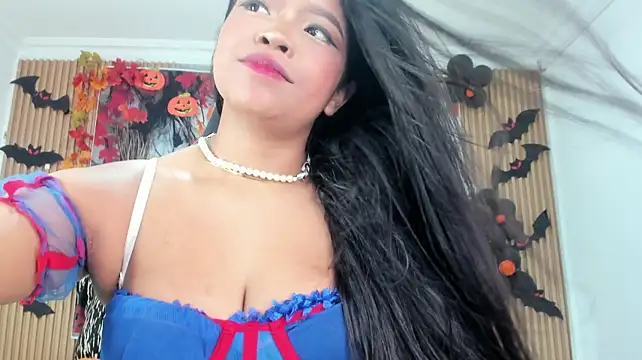 Lili_16's Webcam Show