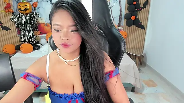 Lili_16's Webcam Show