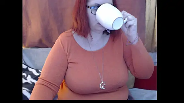 PlayfullMature's Live XXX Chat