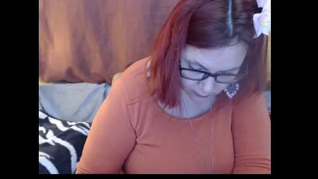 PlayfullMature's Live XXX Chat