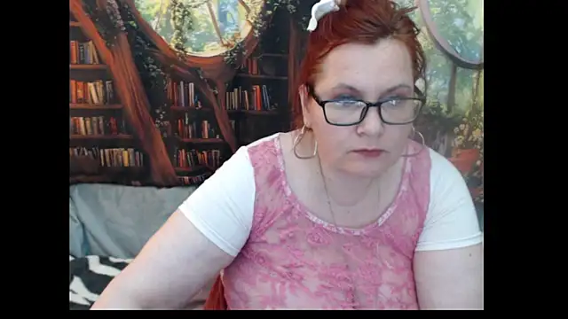 PlayfullMature's Live XXX Chat
