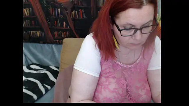 PlayfullMature's Live XXX Chat