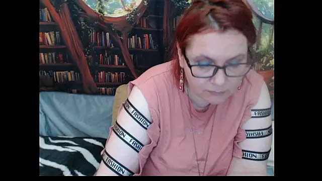 PlayfullMature Webcam show