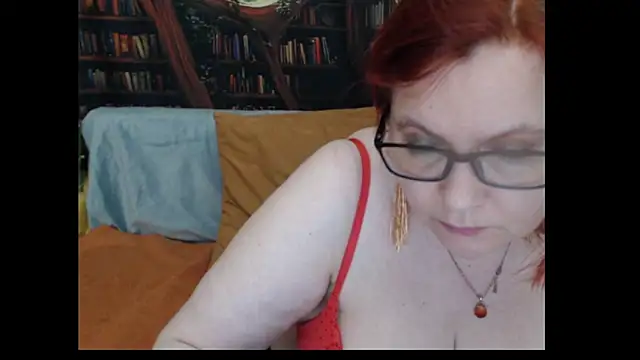 PlayfullMature's Live XXX Chat