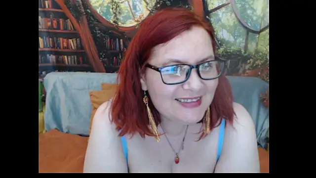 PlayfullMature's Live XXX Chat