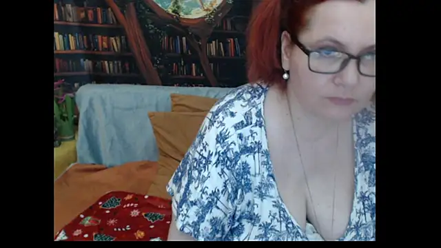 PlayfullMature's Live XXX Chat