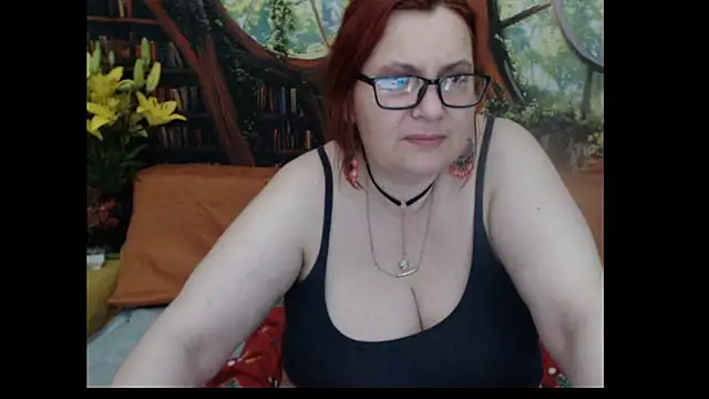 PlayfullMature's Live XXX Chat