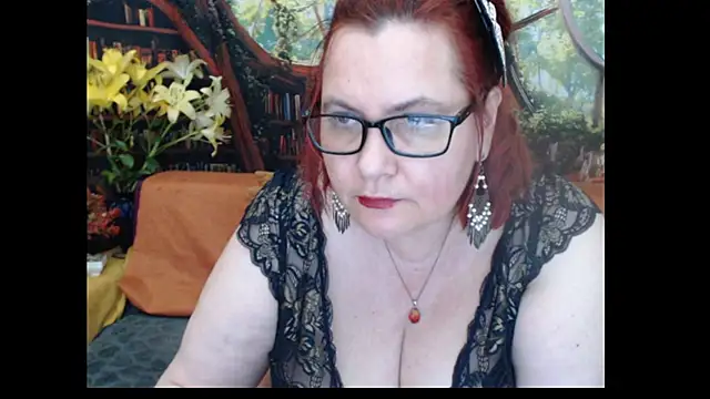 PlayfullMature's Live XXX Chat