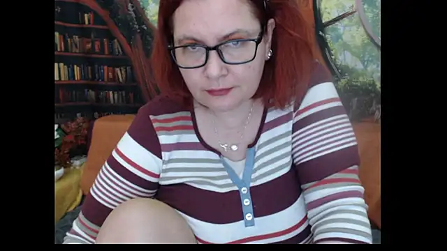 PlayfullMature's Live XXX Chat