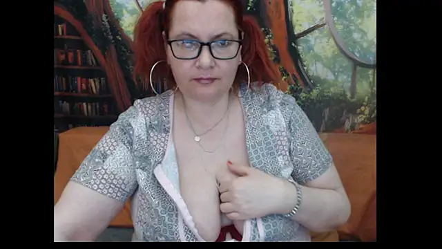 PlayfullMature's Live XXX Chat