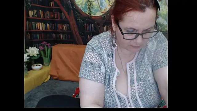 PlayfullMature's Live XXX Chat