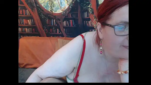 PlayfullMature's Live XXX Chat