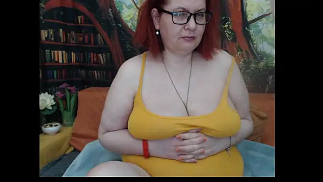 PlayfullMature Show in webcam