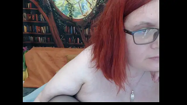 PlayfullMature's Live XXX Chat