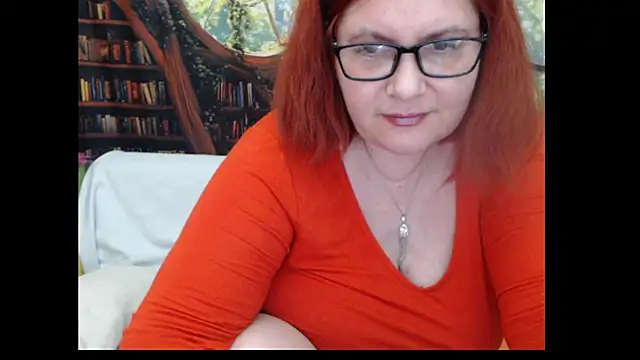 PlayfullMature's Live XXX Chat