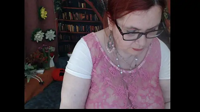 PlayfullMature's Live XXX Chat
