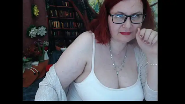 PlayfullMature's Live XXX Chat