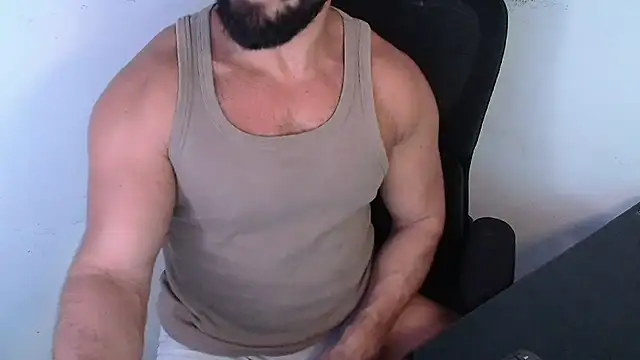 Show modela abeardguyone na web-kameri