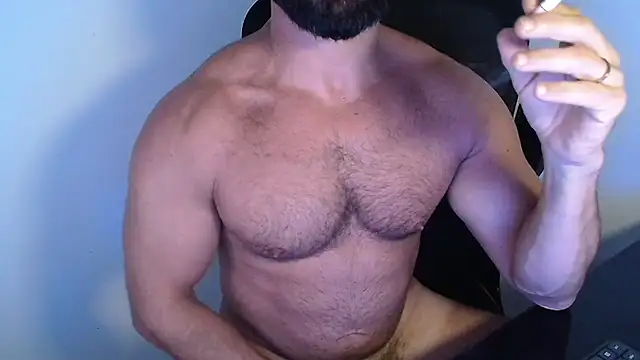 Show modela abeardguyone na web-kameri