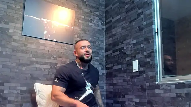 Chat +18 de BruceDallas ao vivo