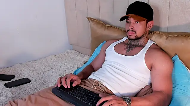 Stiven_collins Show in webcam