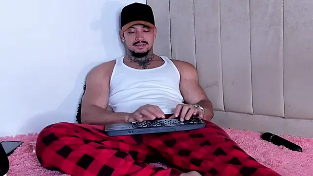 Stiven_collins Show in webcam